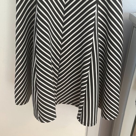 Casual and fun black and white zebra dress - Picture 5 of 7